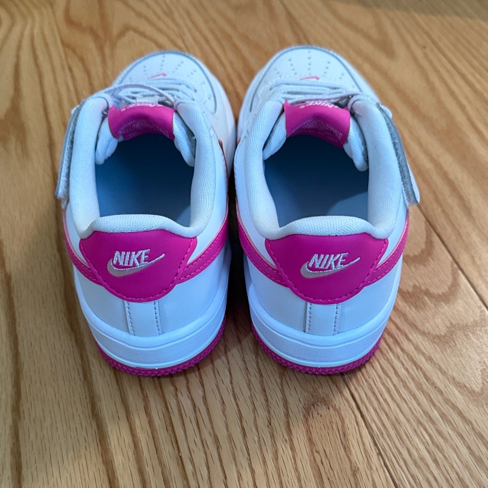 Nike White and Pink Low-Top Sneakers - Picture 5 of 7